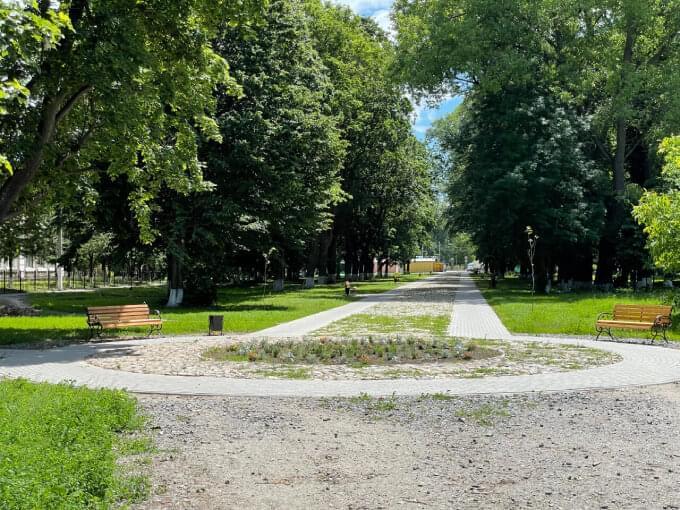 The reconstructed Pototsky Square is laid out with real stone and beautiful forest areas along its entire length