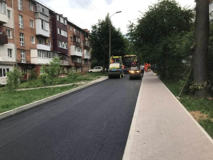 процес будівництва дороги на вулиці попова Асфальтобетонне покриття на вулиці Попова