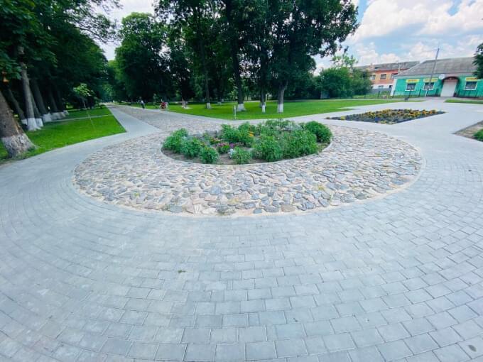 Реконструкція скверу Графа Потоцького