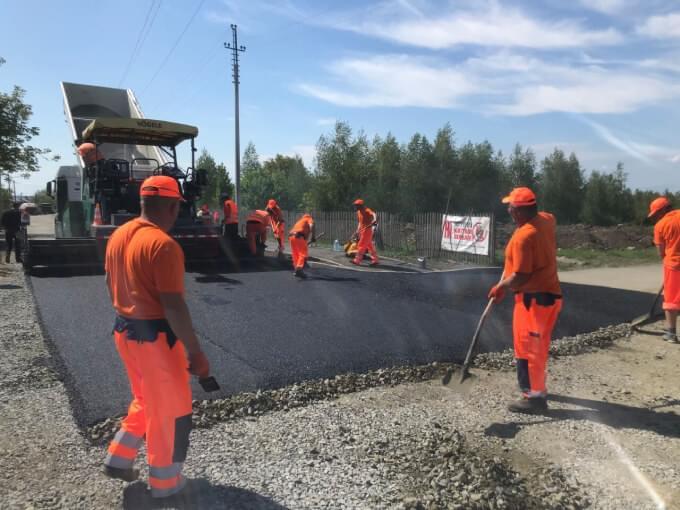 виїзд за межі мікрорайону Ружична розсипка першого шару двошарового асфальтобетонного тратуару