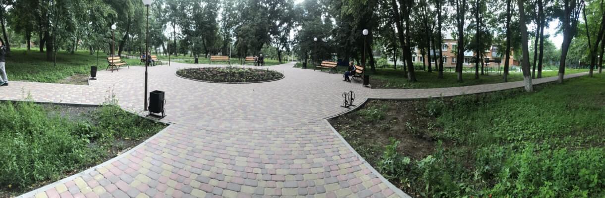центральна клумба парку в ярмолинцях повністю завершена головна зона відпочинку
