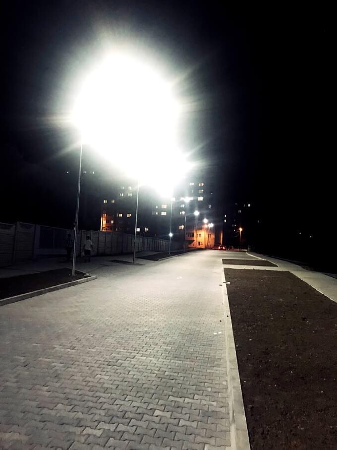 проїздна частина з парковкою сучасний автомобільний проїзд з водовідводною системою